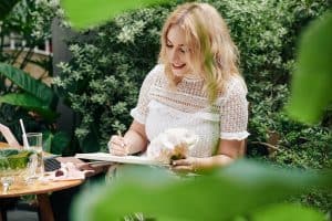 Smiling woman drawing flowers